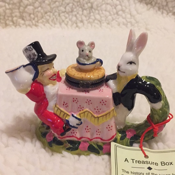 Other - ❤️HPx2❤️Alice in Wonderland Treasure Box